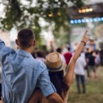 sekuel-dari-fyre-festival-yang-viral-ditunda-2-bulan-sebelum-digelar_ad12c75.jpg